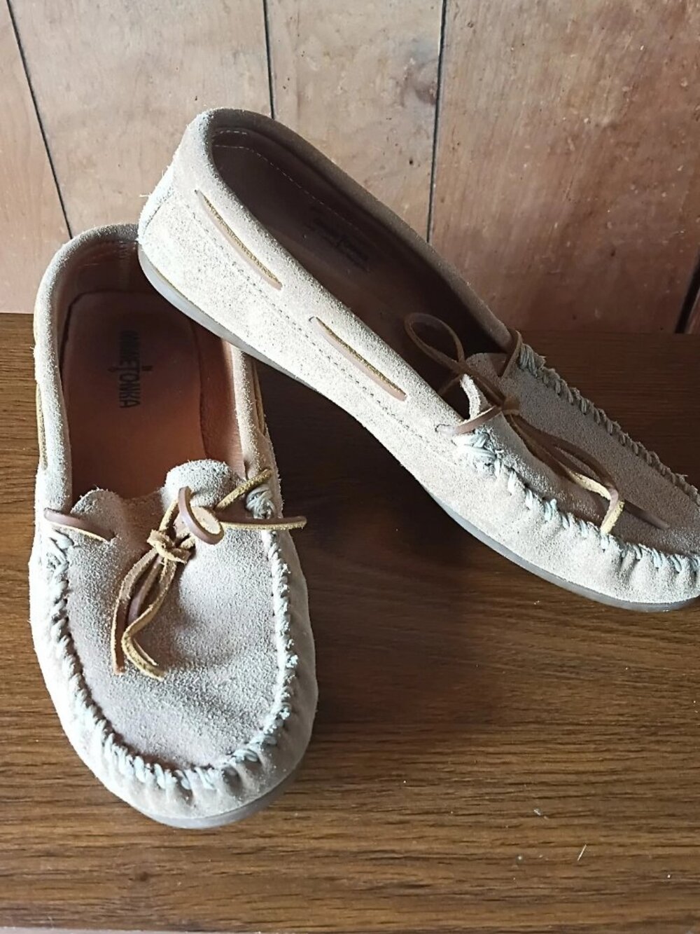 Minnetonka Suede Moccasins Womens Size 9.5 Tan Slip On Driving Shoes